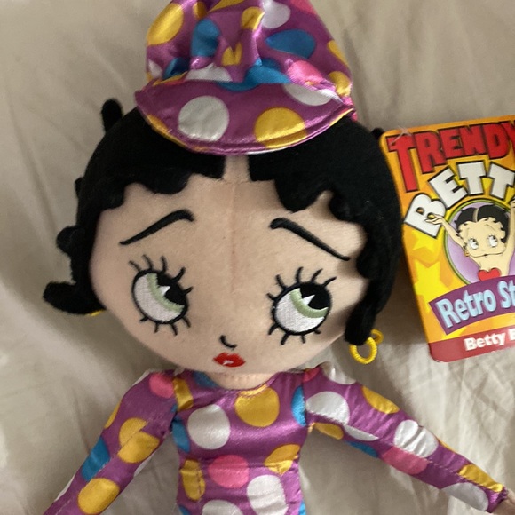 Betty Boop “Trendy 60’s Betty” Sugar Loaf Retro Styling’ Doll 16’ NWT - Picture 3 of 6